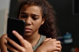 Como denunciar abusos de plataformas de telemedicina e telessaúde?