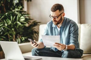 Como exigir transparência financeira das plataformas?