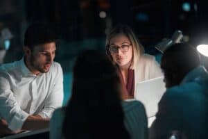 Resolução de Disputas: Arbitragem vs. Litígio para Startups