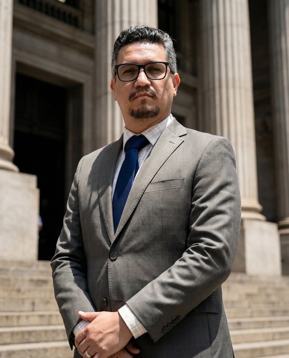 Dr. Oliveira, advogado responsável pelo escritório
